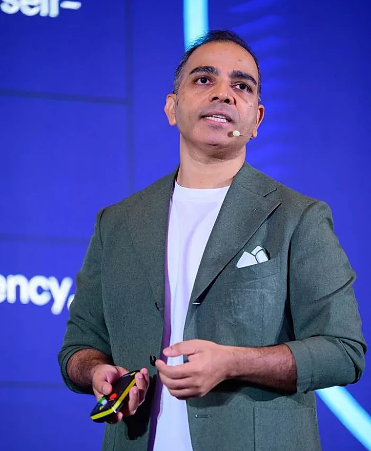 Prashant Saxena speaking on stage