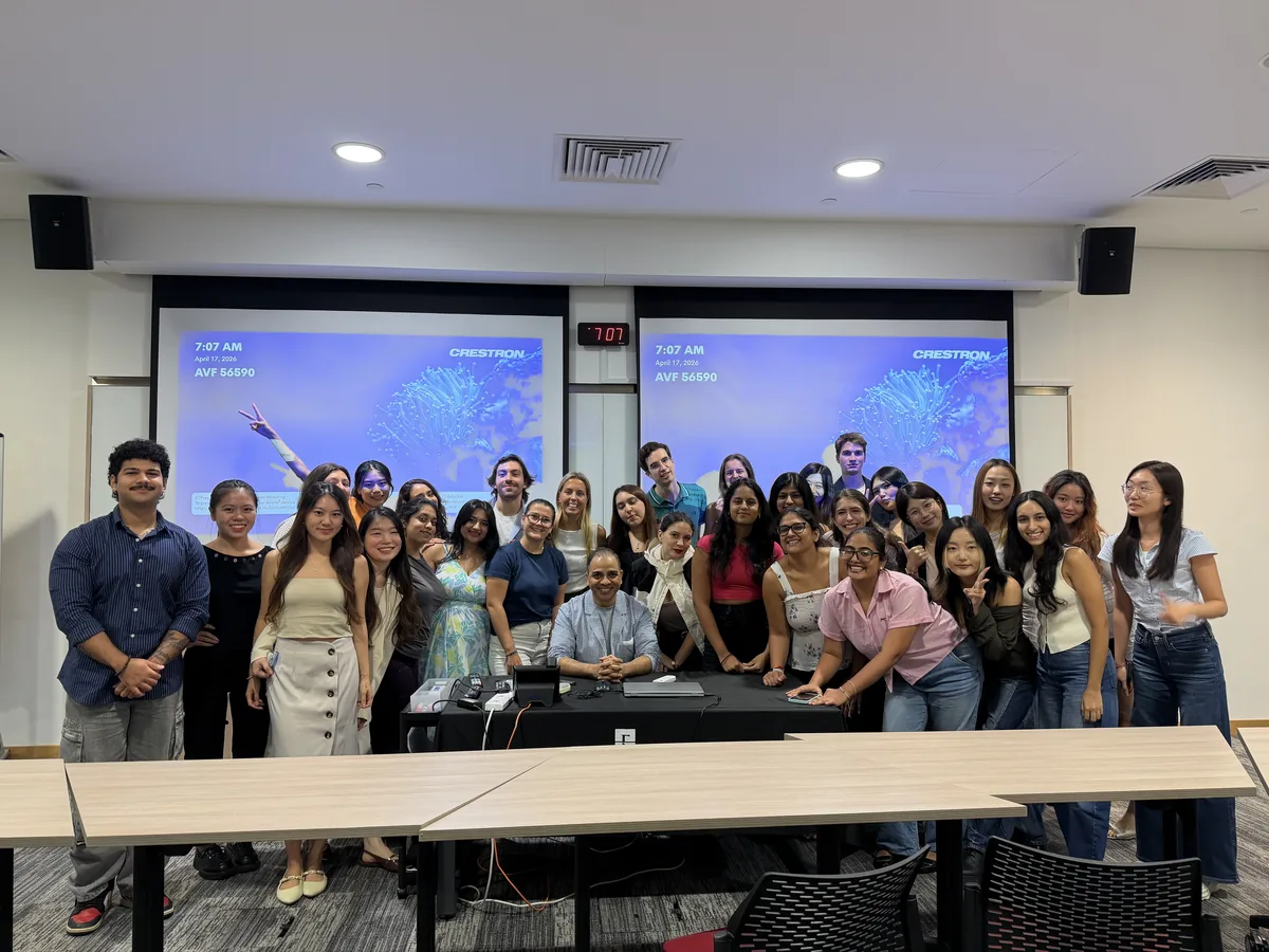 ESSEC cohort group photo with Prashant Saxena
